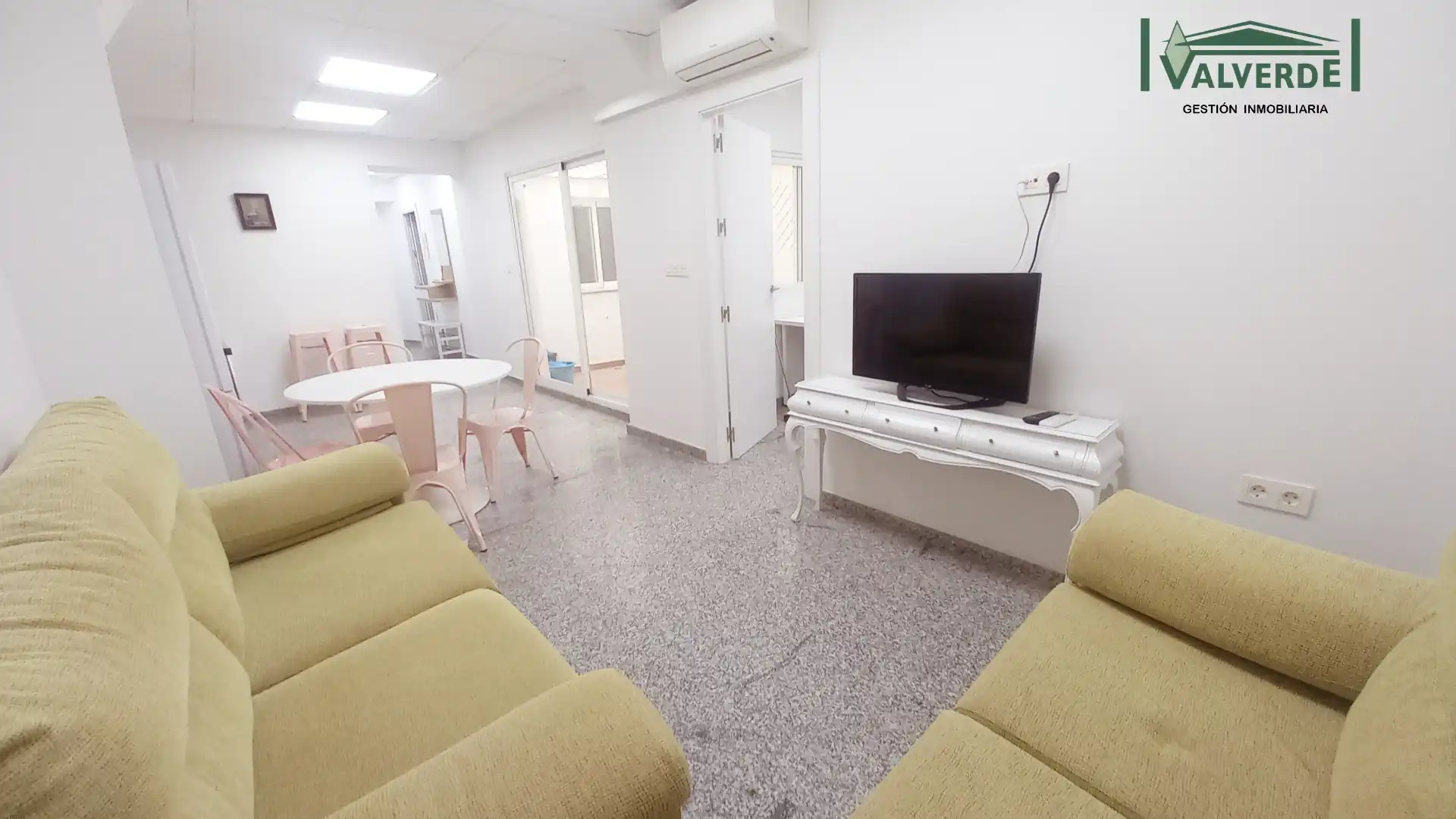 Sala de estar de Piso de alquiler en  Granada Capital con Aire acondicionado, Calefacción y Amueblado