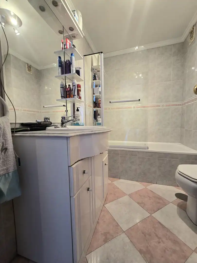 Baño de Piso en venta en Málaga con Jardín privado, Terraza y Amueblado