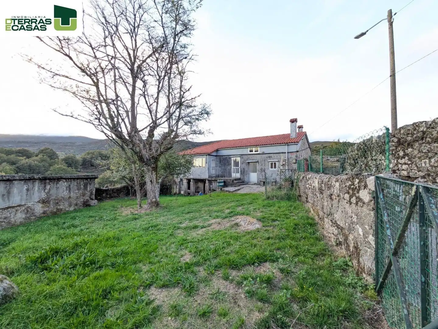 Vista exterior de Casa o xalet en venda en A Lama   amb Jardí privat