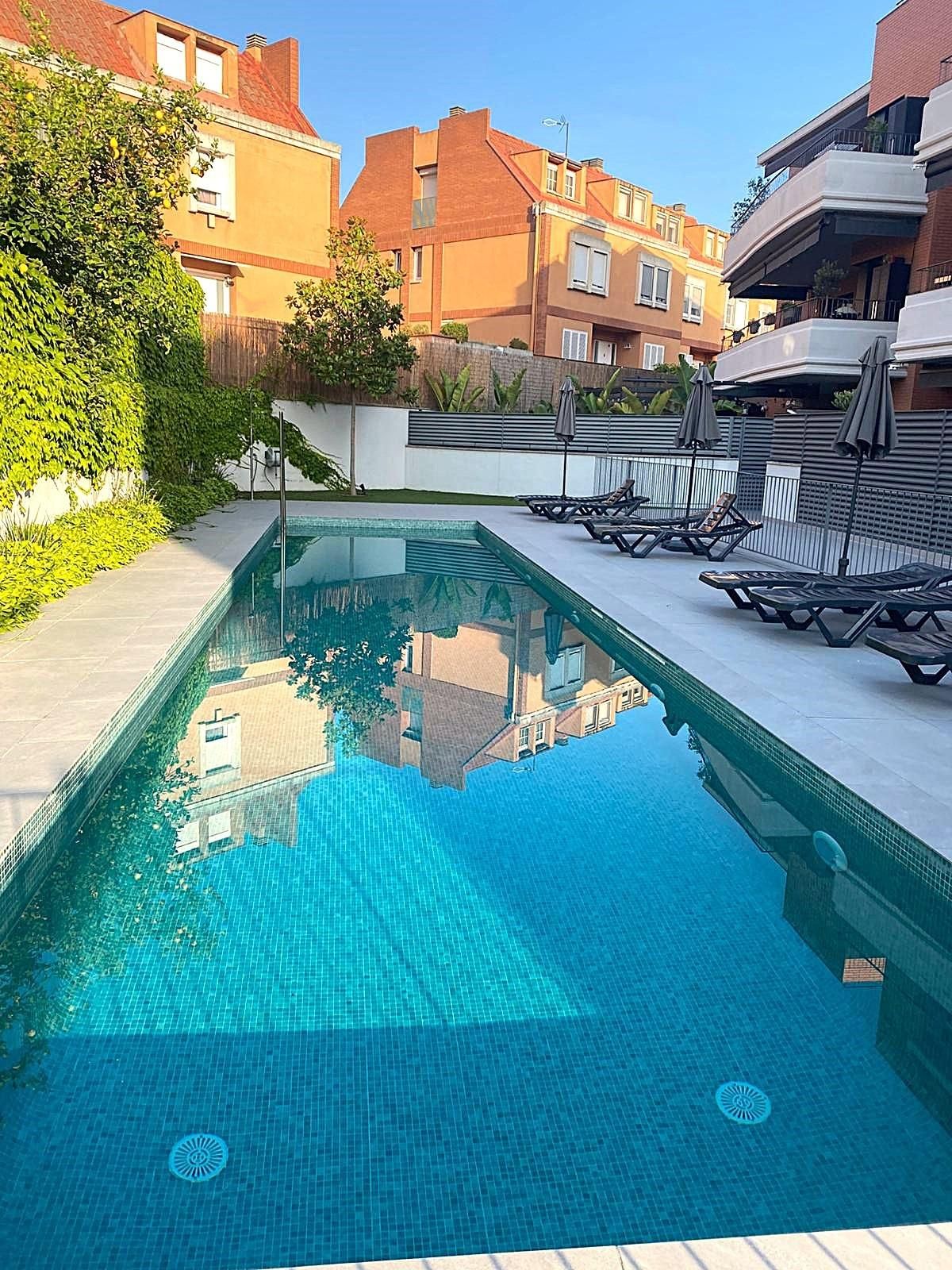 Piscina de Planta baixa en venda en Cerdanyola del Vallès amb Aire condicionat, Calefacció i Jardí privat