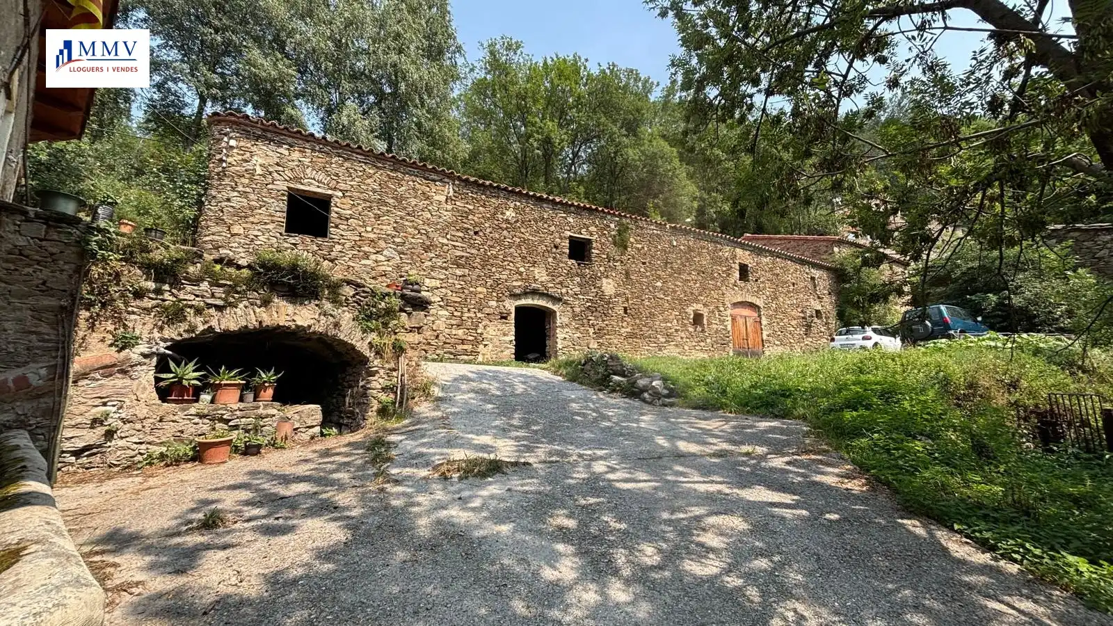 Vista exterior de Finca rústica en venda en Vilallonga de Ter amb Jardí privat i Moblat