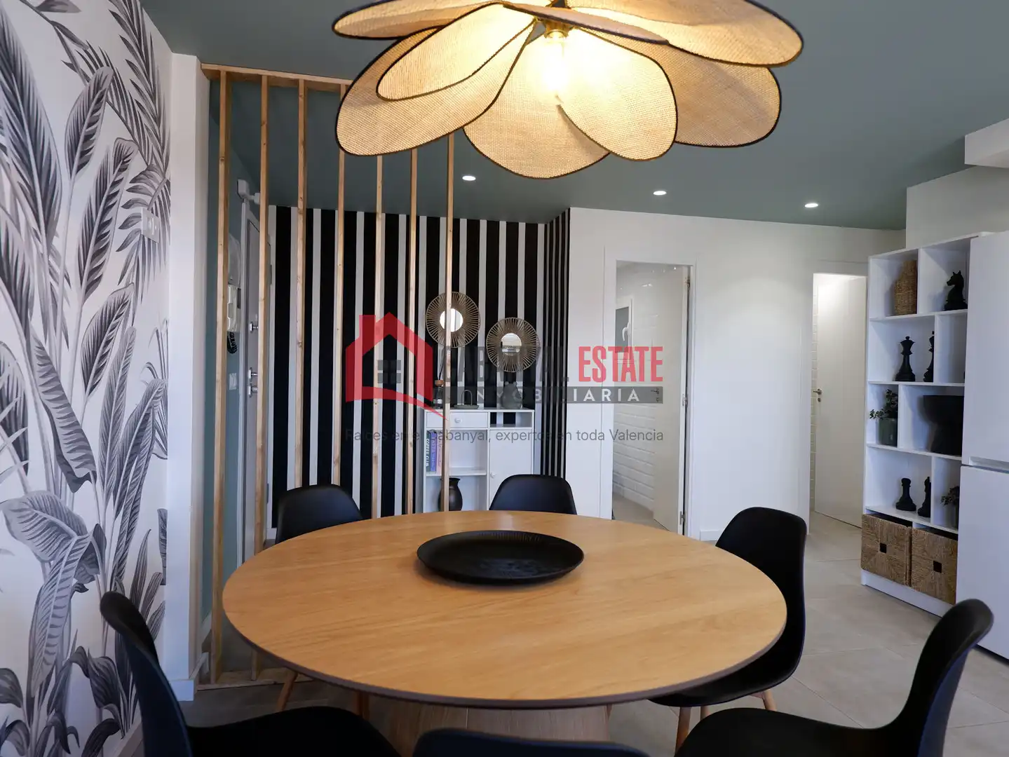 Menjador de Apartament de lloguer en Valencia amb Aire condicionat, Moblat i Balcó