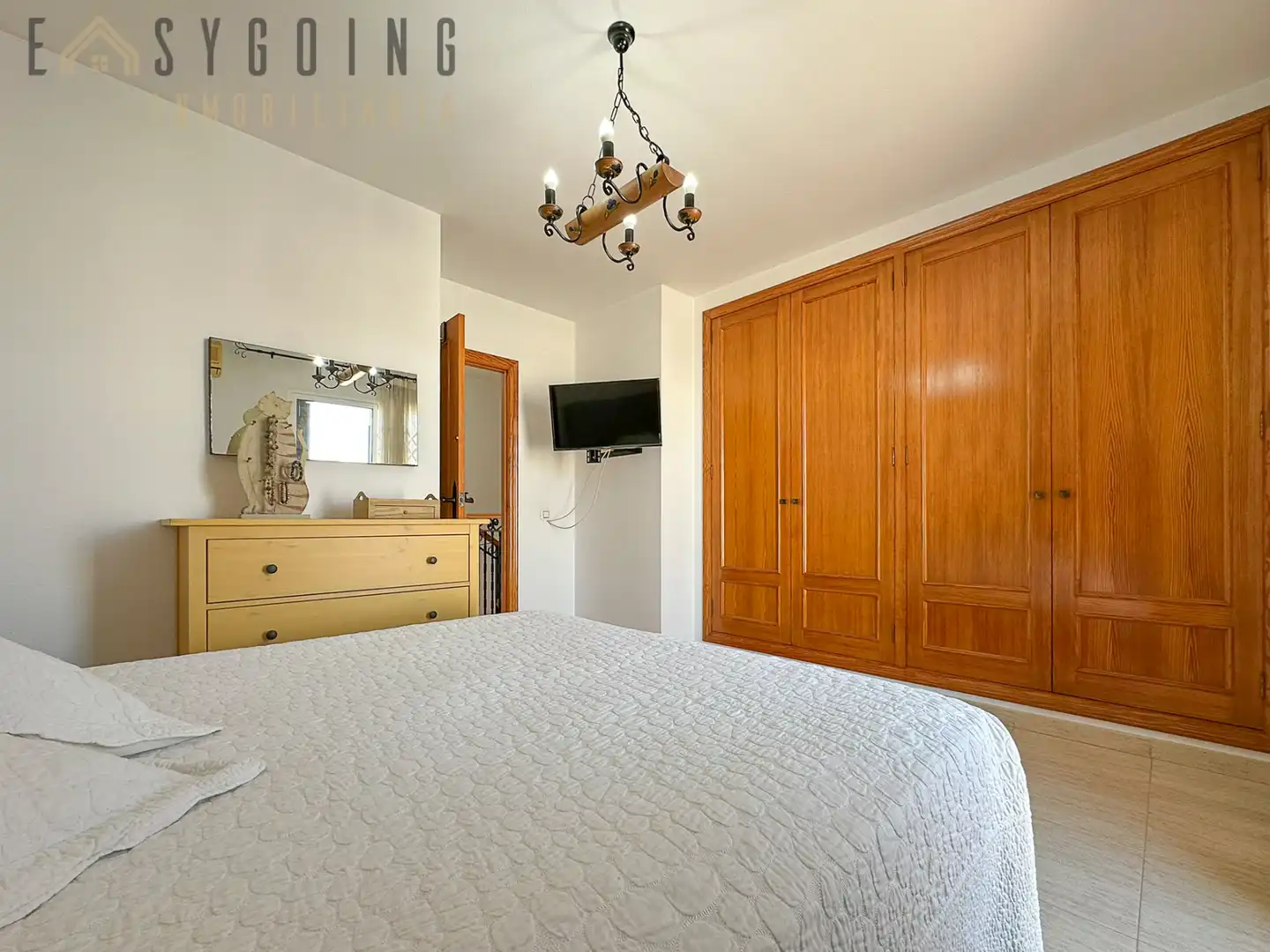 Schlafzimmer von Einfamilien-Reihenhaus zum Verkauf in Santa Pola mit Klimaanlage, Terrasse und Gemeinschaftspool