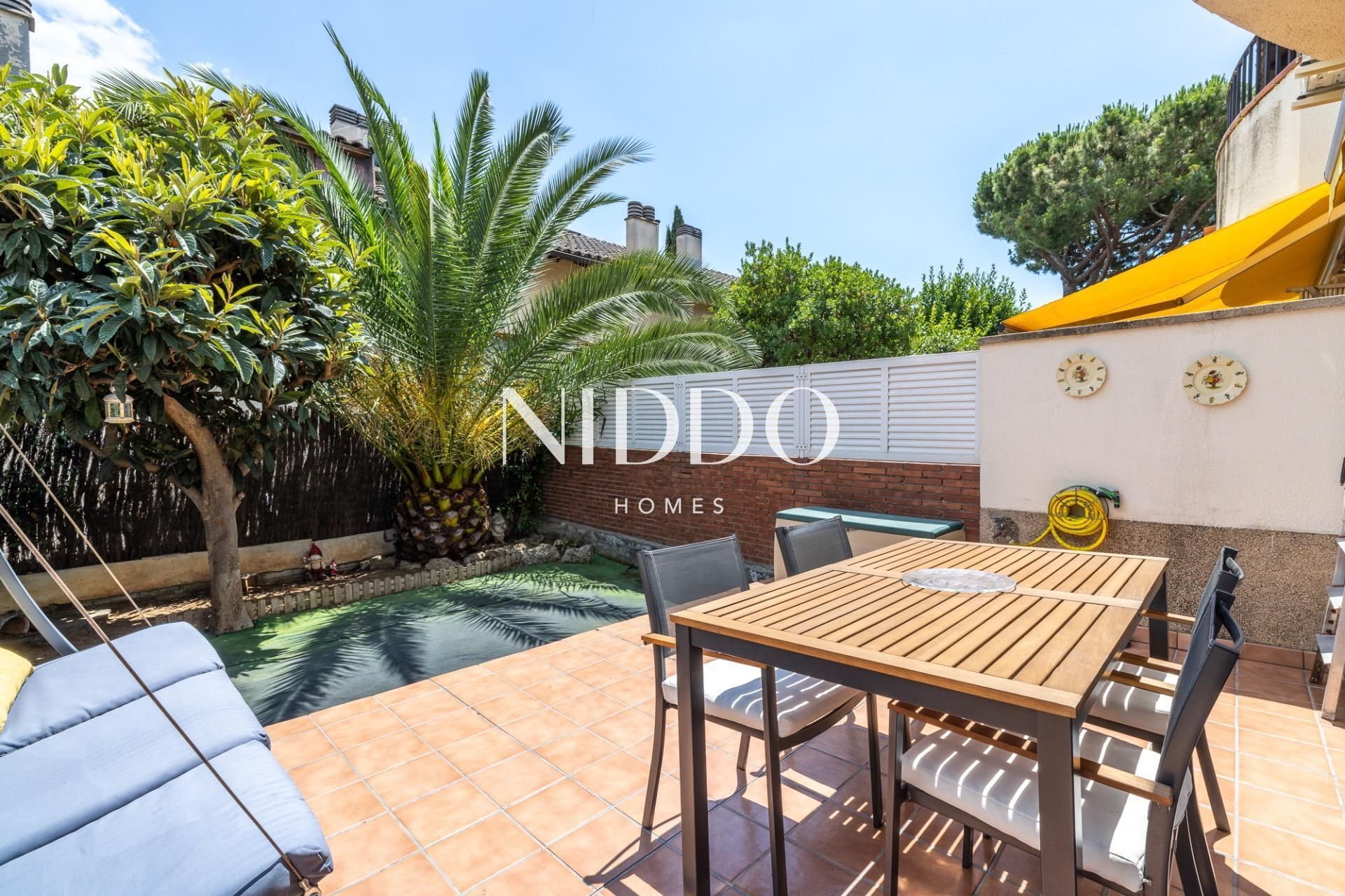 Terraza de Casa adosada en venta en Sant Cugat del Vallès con Aire acondicionado, Calefacción y Jardín privado
