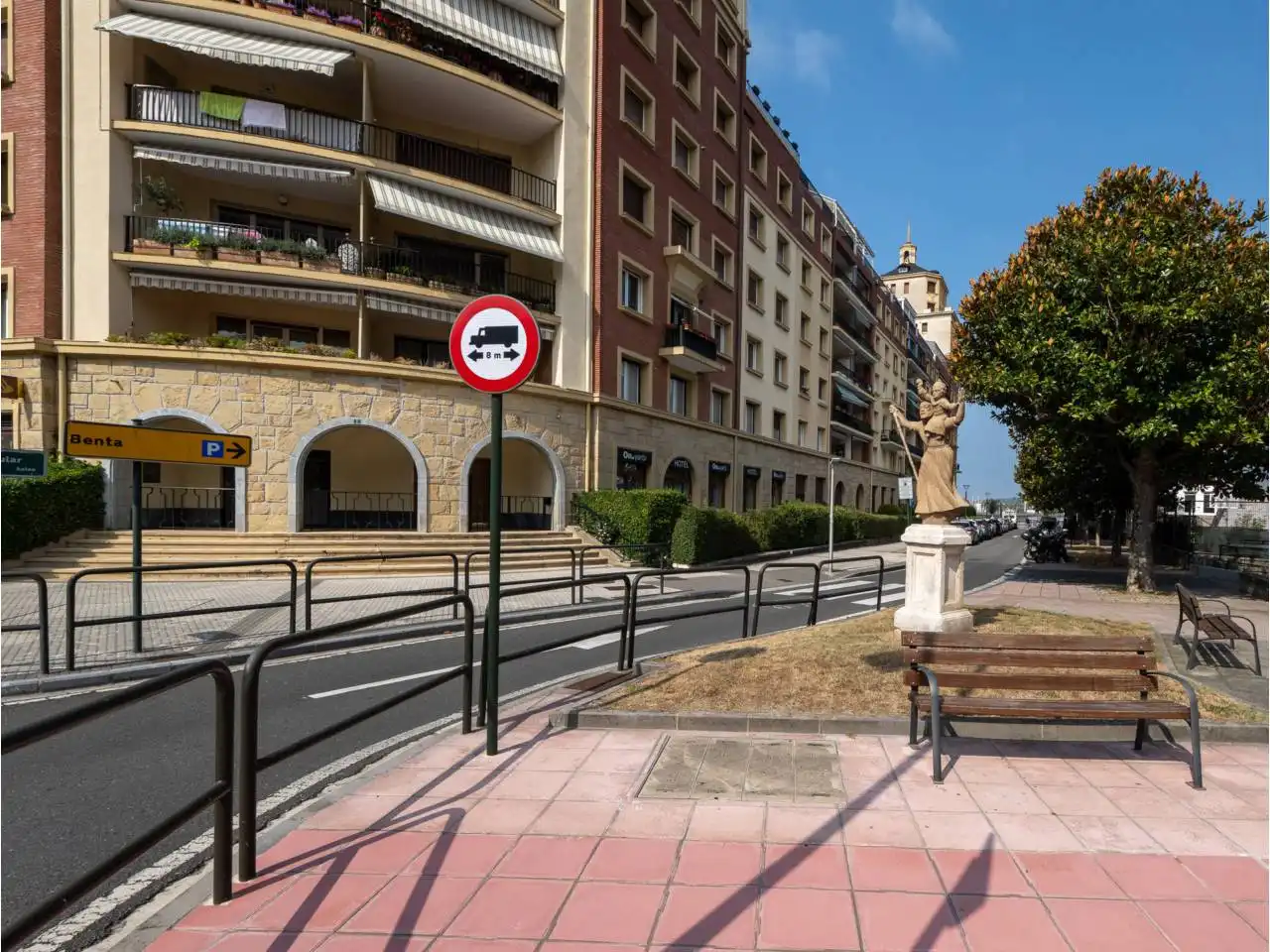 Aparcament de Pis en venda en Hondarribia amb Terrassa, Traster i Piscina comunitària