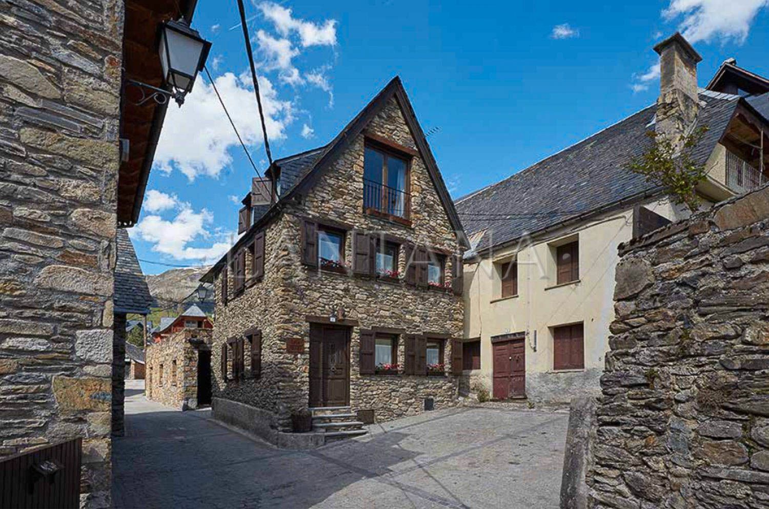 Vista exterior de Casa o xalet en venda en Naut Aran amb Calefacció, Parquet i Moblat