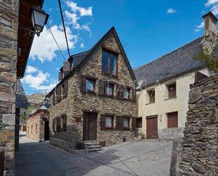 Vista exterior de Casa o xalet en venda en Naut Aran amb Calefacció, Parquet i Moblat