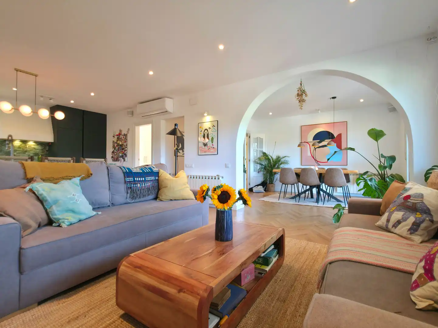 Sala de estar de Casa o chalet en venta en Corbera de Llobregat con Aire acondicionado, Calefacción y Jardín privado