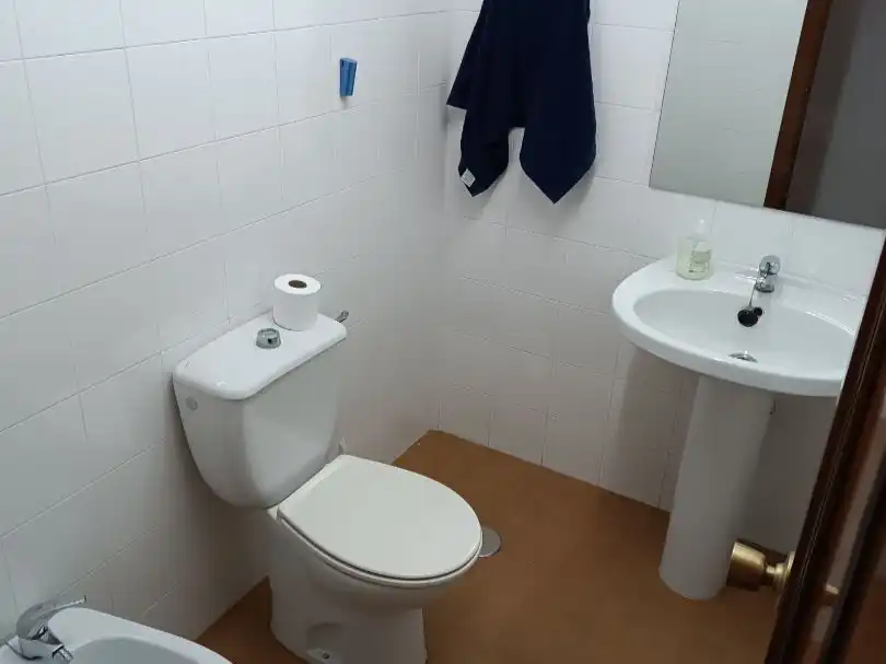 Baño de Oficina de alquiler en Granada con Aire acondicionado, Calefacción y Internet