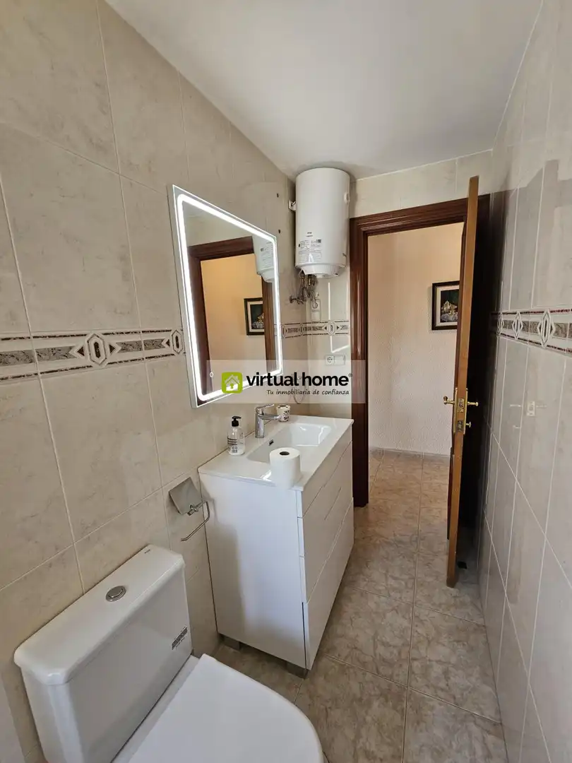 Bathroom of Flat for sale in Benidorm  with Air Conditioner, Terrace and Furnished