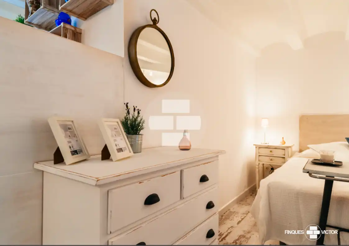 Habitación de Piso en venta en Barcelona con Amueblado, Horno y TV