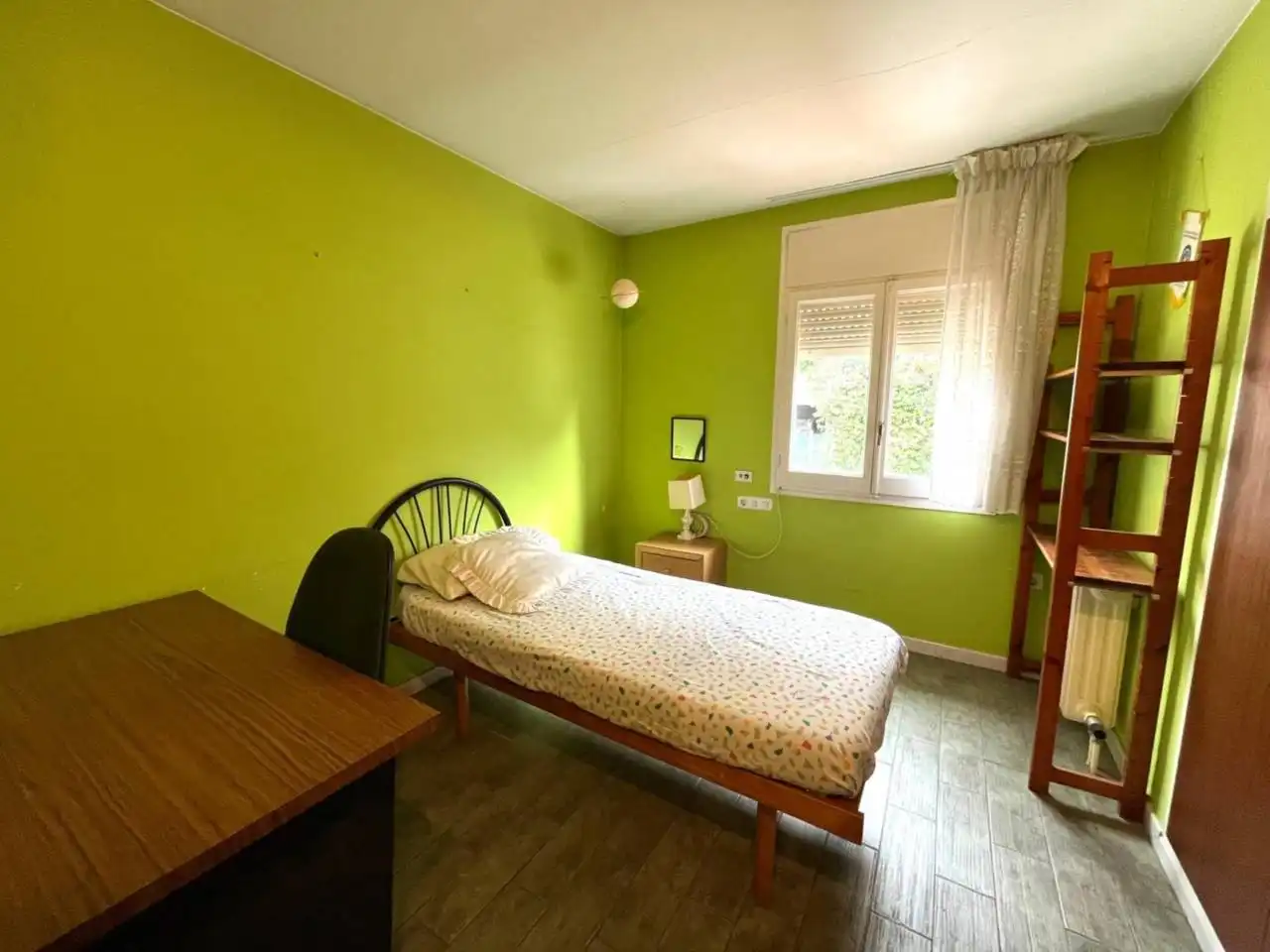 Habitación de Casa o chalet en venta en Girona con Aire acondicionado, Calefacción y Jardín privado