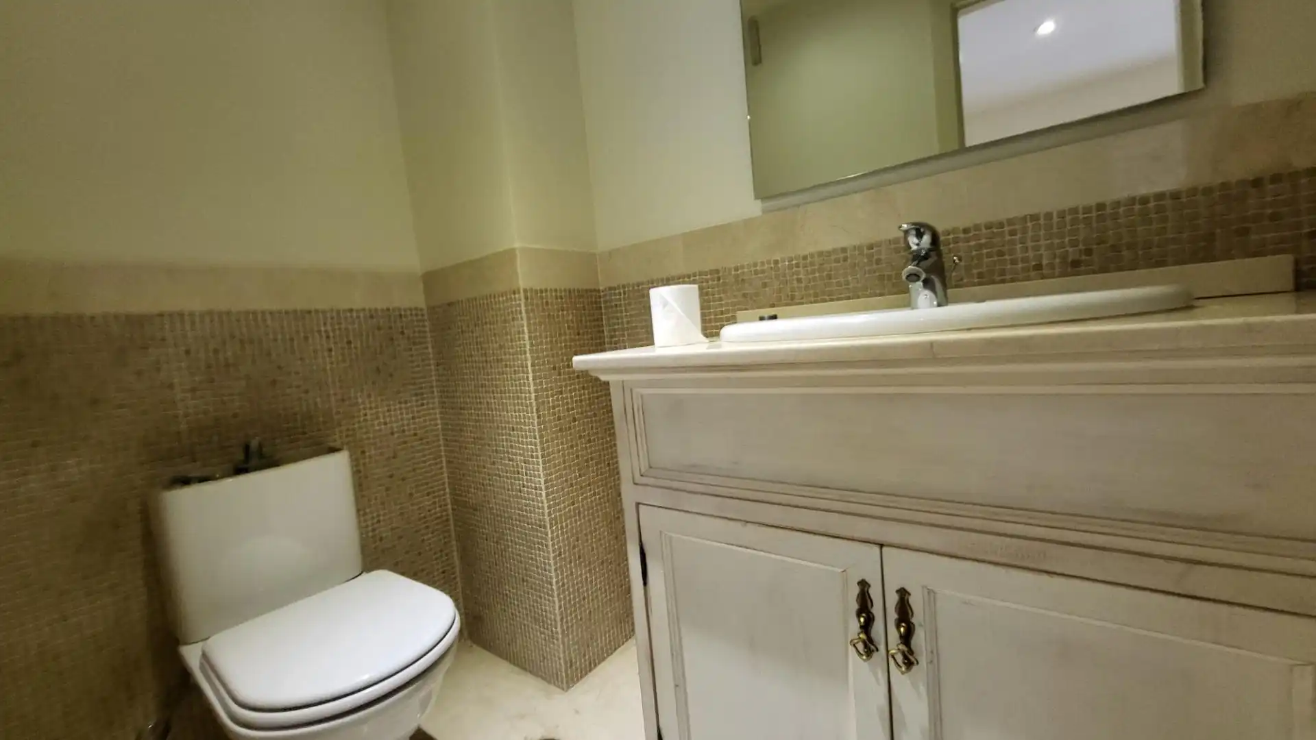 Bathroom of Apartments for rent in Nueva Andalucía
