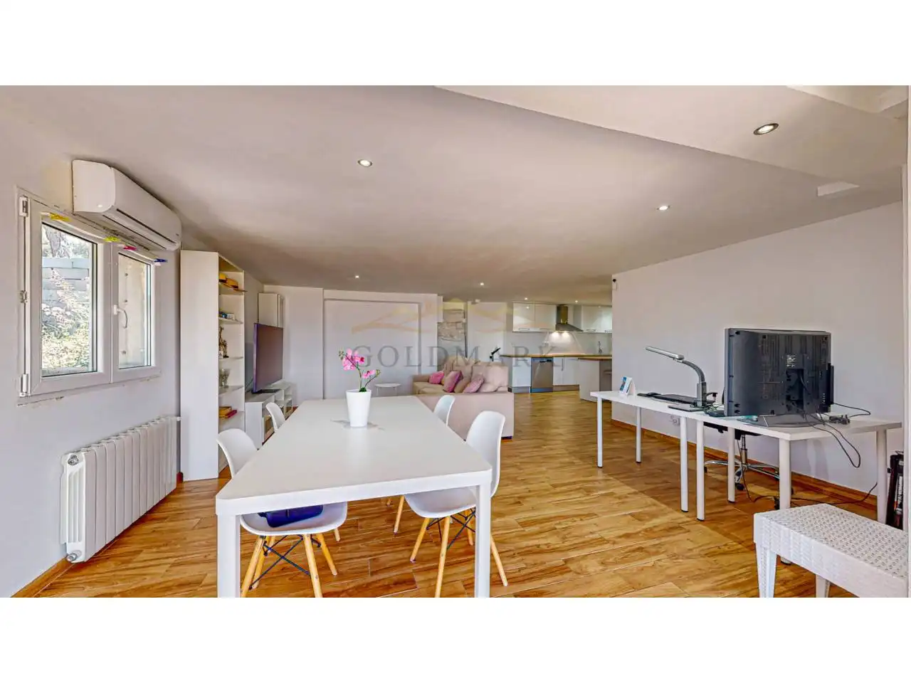 Vista exterior de Casa o xalet en venda en Corbera de Llobregat amb Aire condicionat, Jardí privat i Terrassa