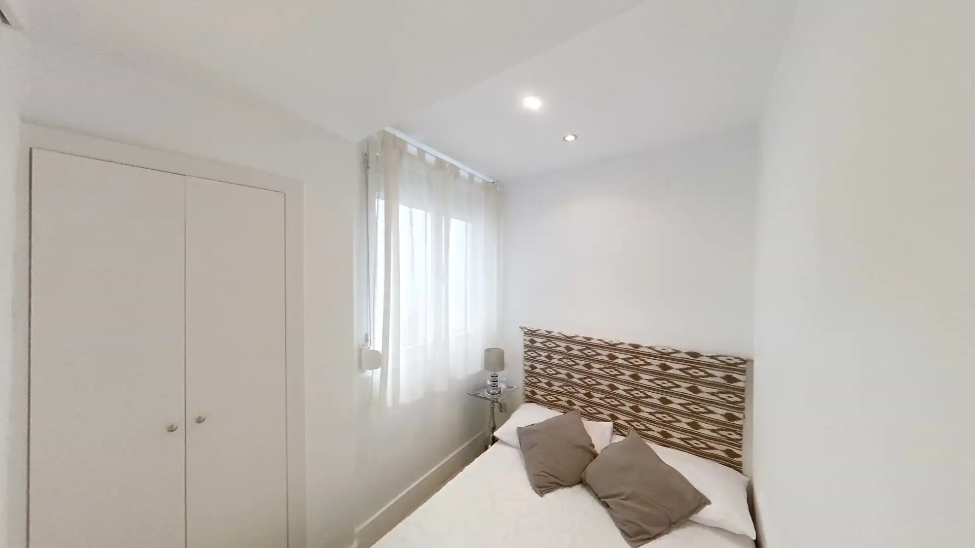 Flat with terrace to rent in Calle del Salitre