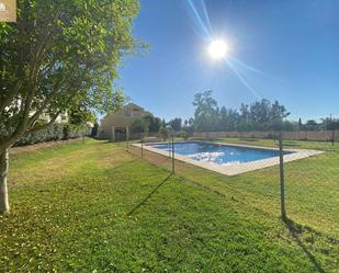 Piscina de Casa adosada en venda en Aznalcázar amb Aire condicionat i Terrassa