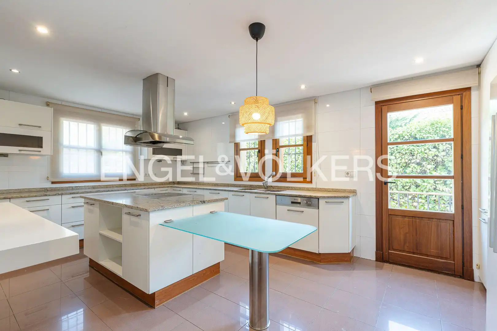 Cocina de Casa o chalet de alquiler en Madrid con Aire acondicionado, Calefacción y Jardín privado