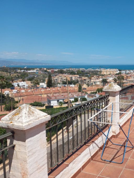 Vista exterior de Casa o xalet en venda en Torremolinos amb Jardí privat, Terrassa i Moblat