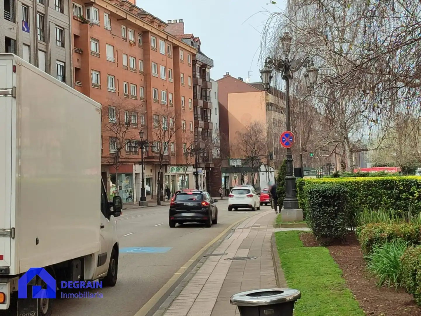 Außenansicht von Wohnung zum Verkauf in Oviedo  mit Abstellraum