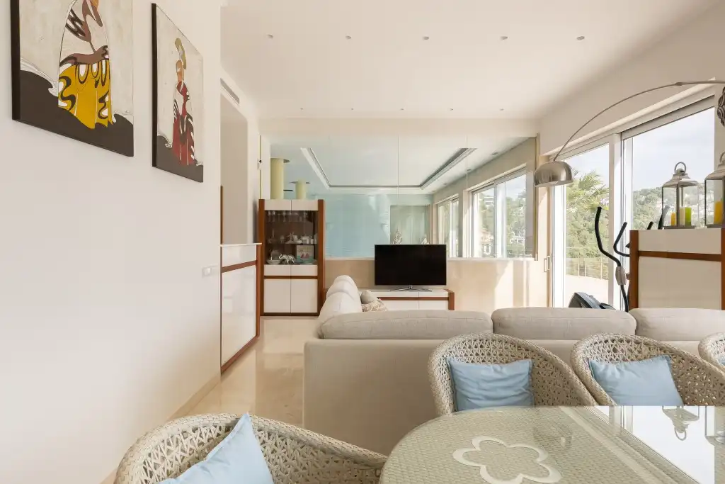 Sala d'estar de Casa o xalet en venda en Calvià amb Aire condicionat, Jardí privat i Terrassa