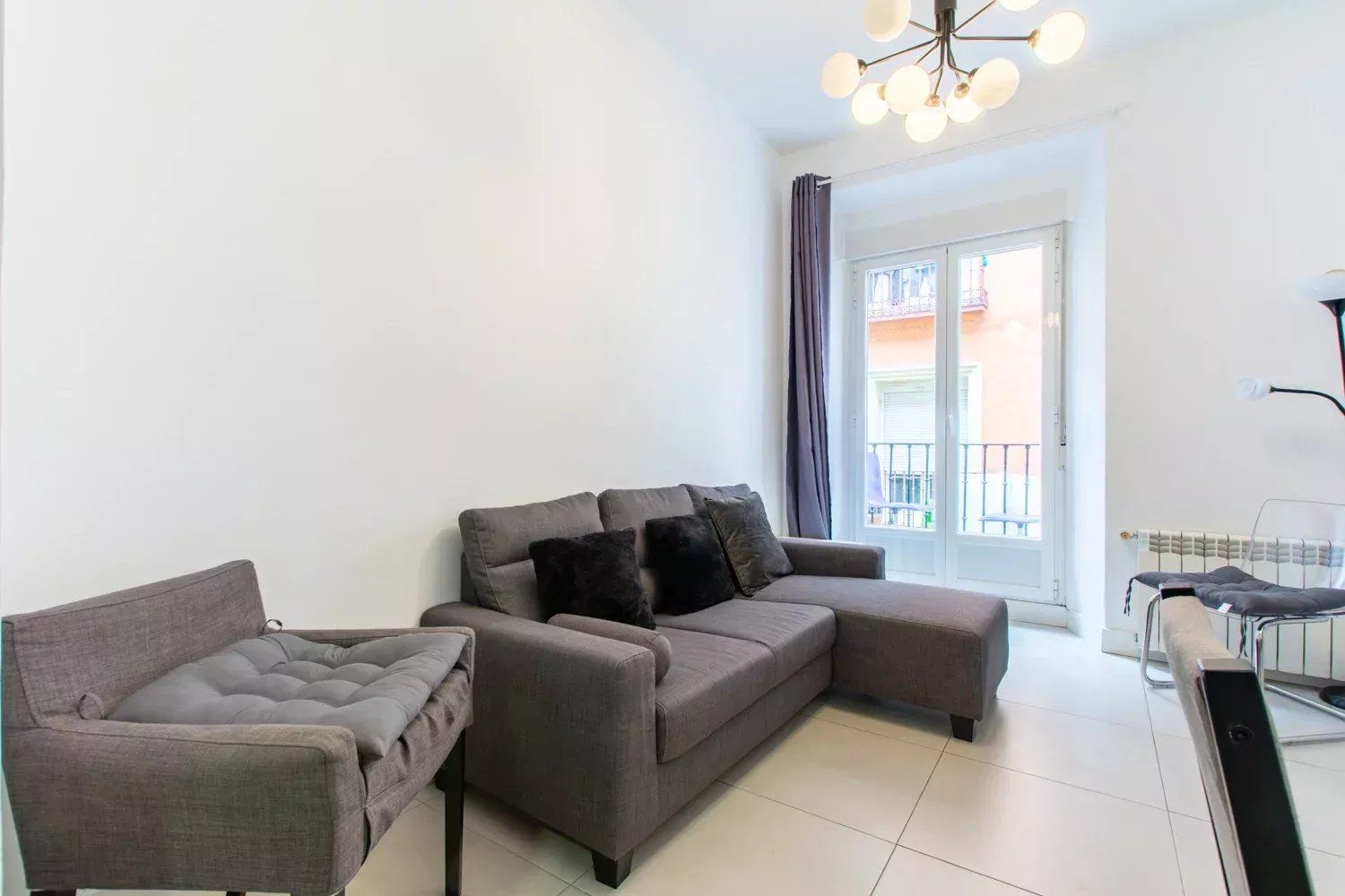 Living room of Flat for sale in  Madrid Capital  with Air Conditioner, Heating and Furnished