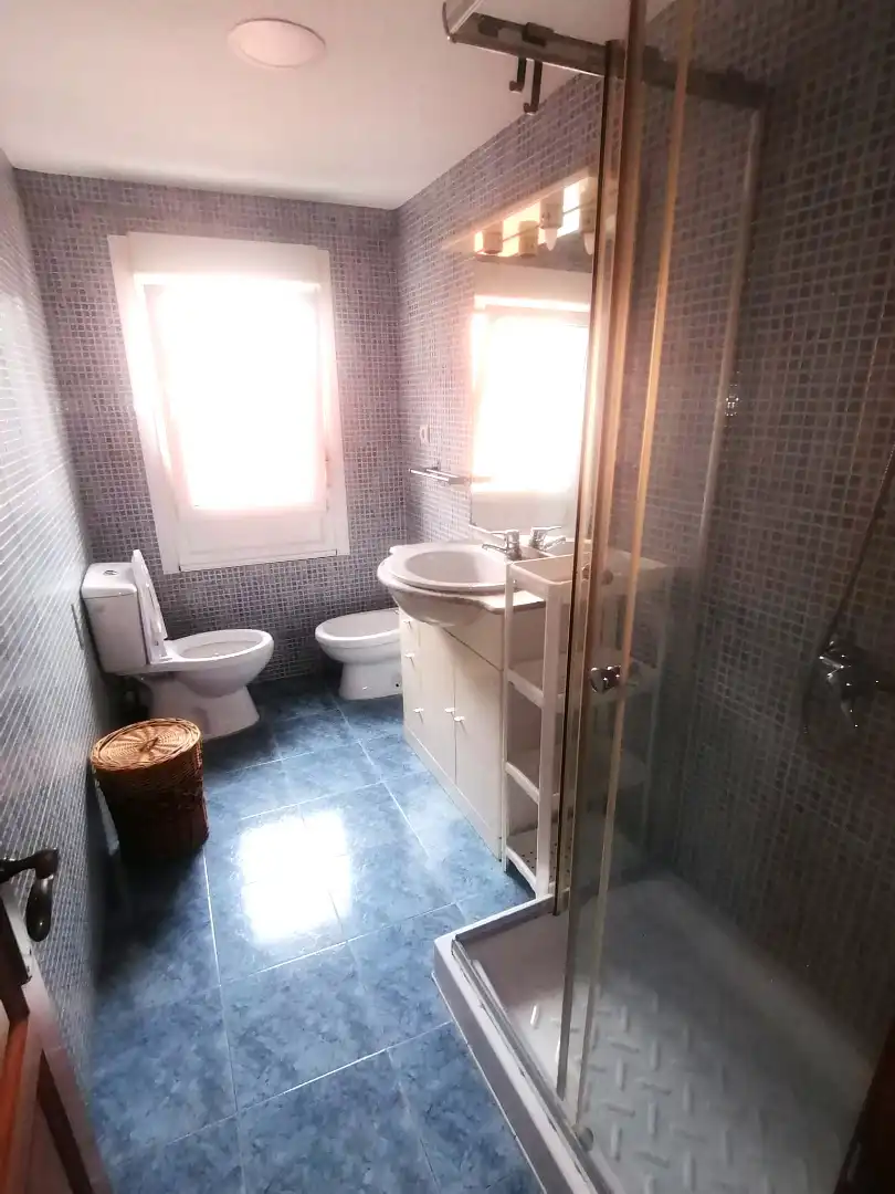 Bathroom of Flat for rent in Gijón   with Heating, Parquet flooring and Furnished