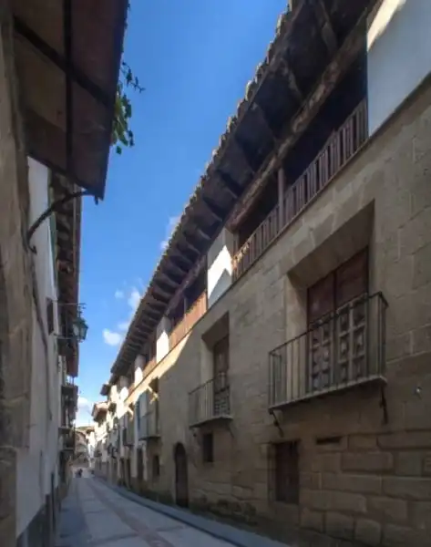 Vista exterior de Finca rústica en venda en Rubielos de Mora amb Aire condicionat, Calefacció i Terrassa