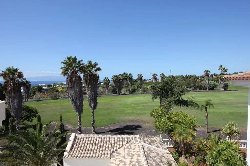 Vista exterior de Casa o xalet en venda en Adeje amb Aire condicionat, Calefacció i Jardí privat