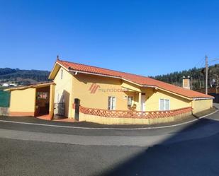 Vista exterior de Casa o xalet en venda en Ferrol amb Calefacció i Jardí privat