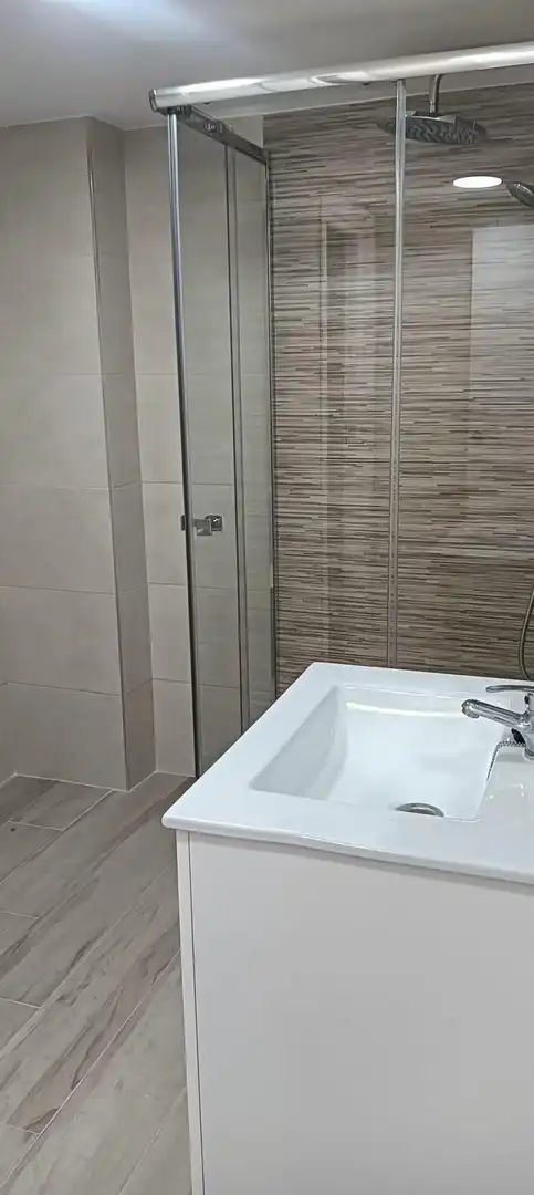 Badezimmer von Wohnung zur Miete in Casco Antiguo