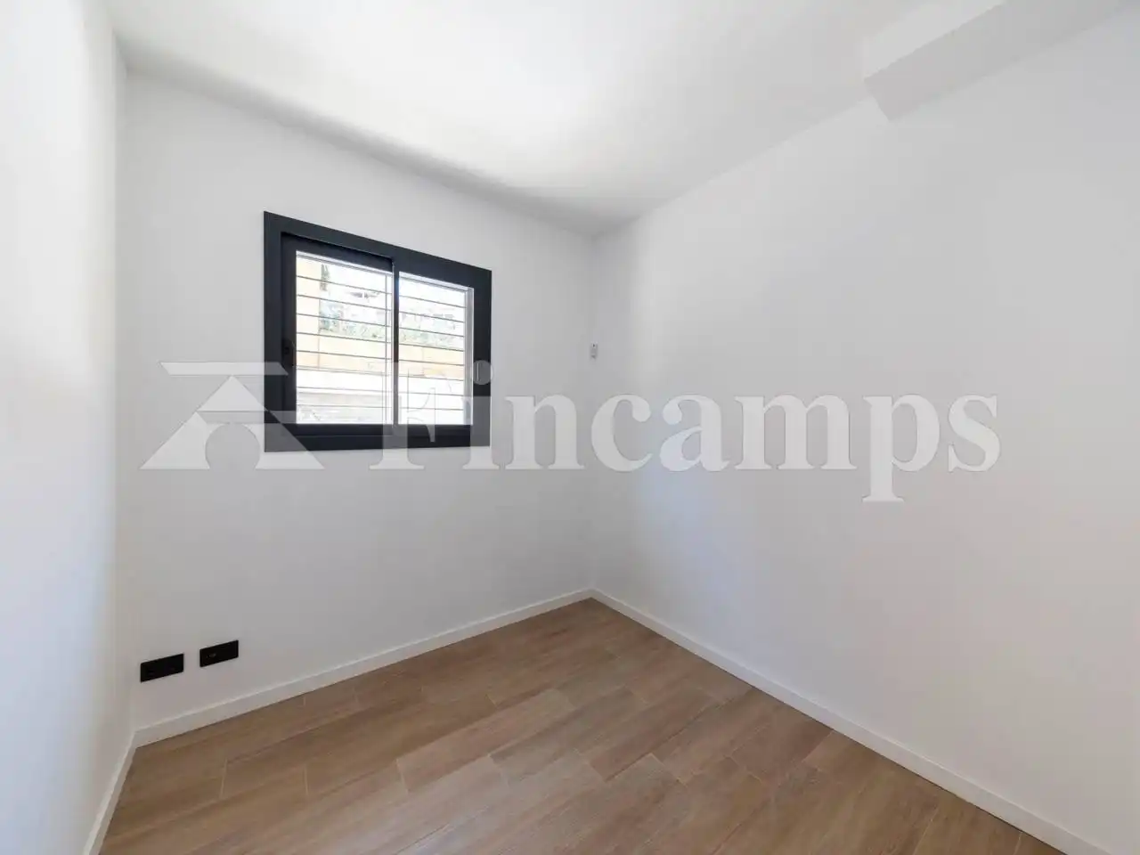 Bedroom of Flat for rent in Sabadell  with Air Conditioner, Parquet flooring and Storage room