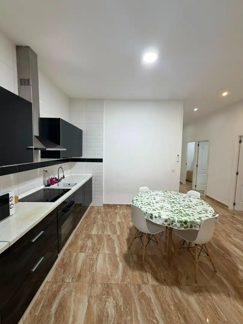 Cocina de Planta baja de alquiler en Alicante / Alacant con Aire acondicionado, Calefacción y Amueblado
