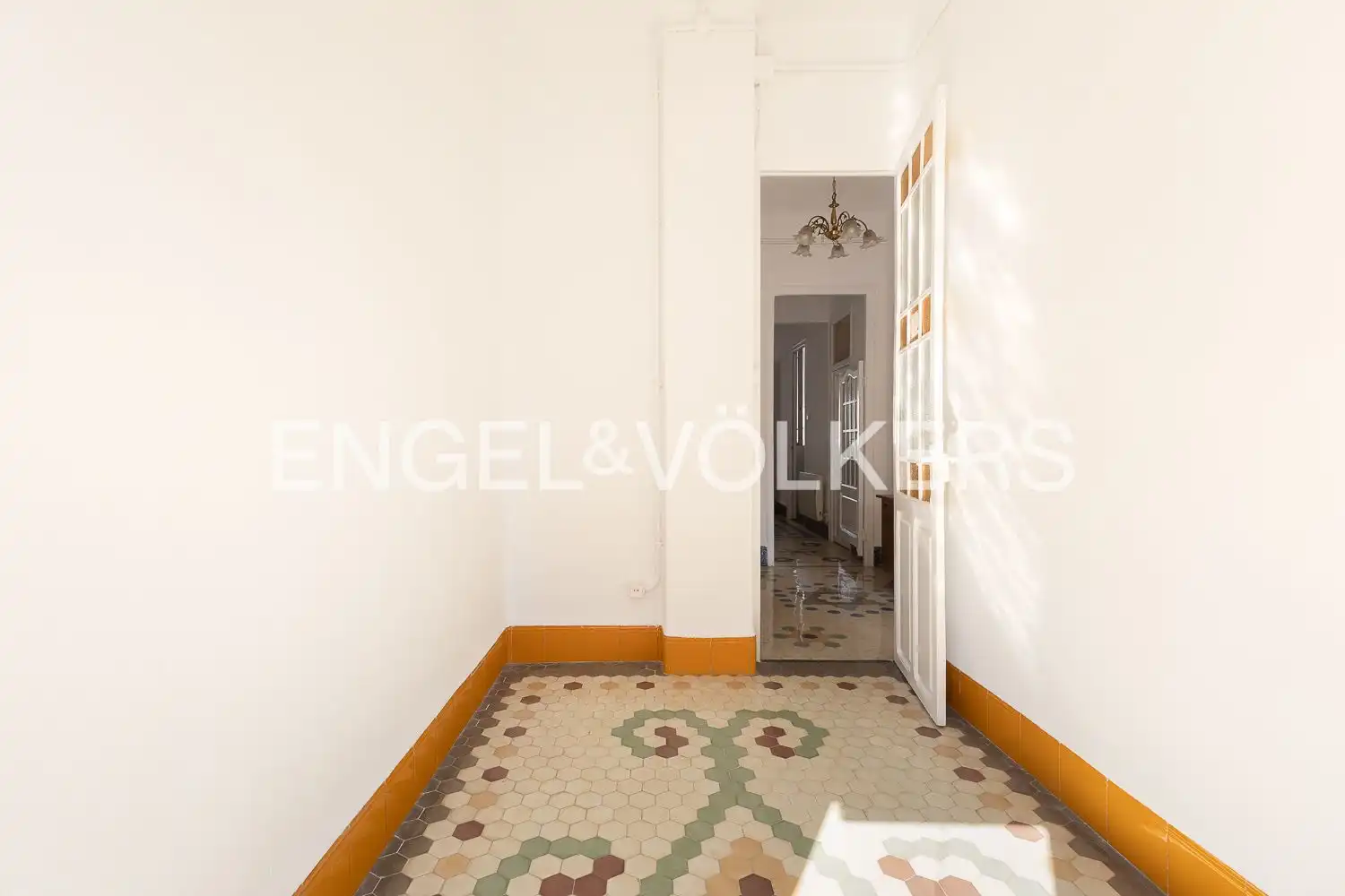 Flat for rent in Valencia  with Air Conditioner, Heating and Balcony