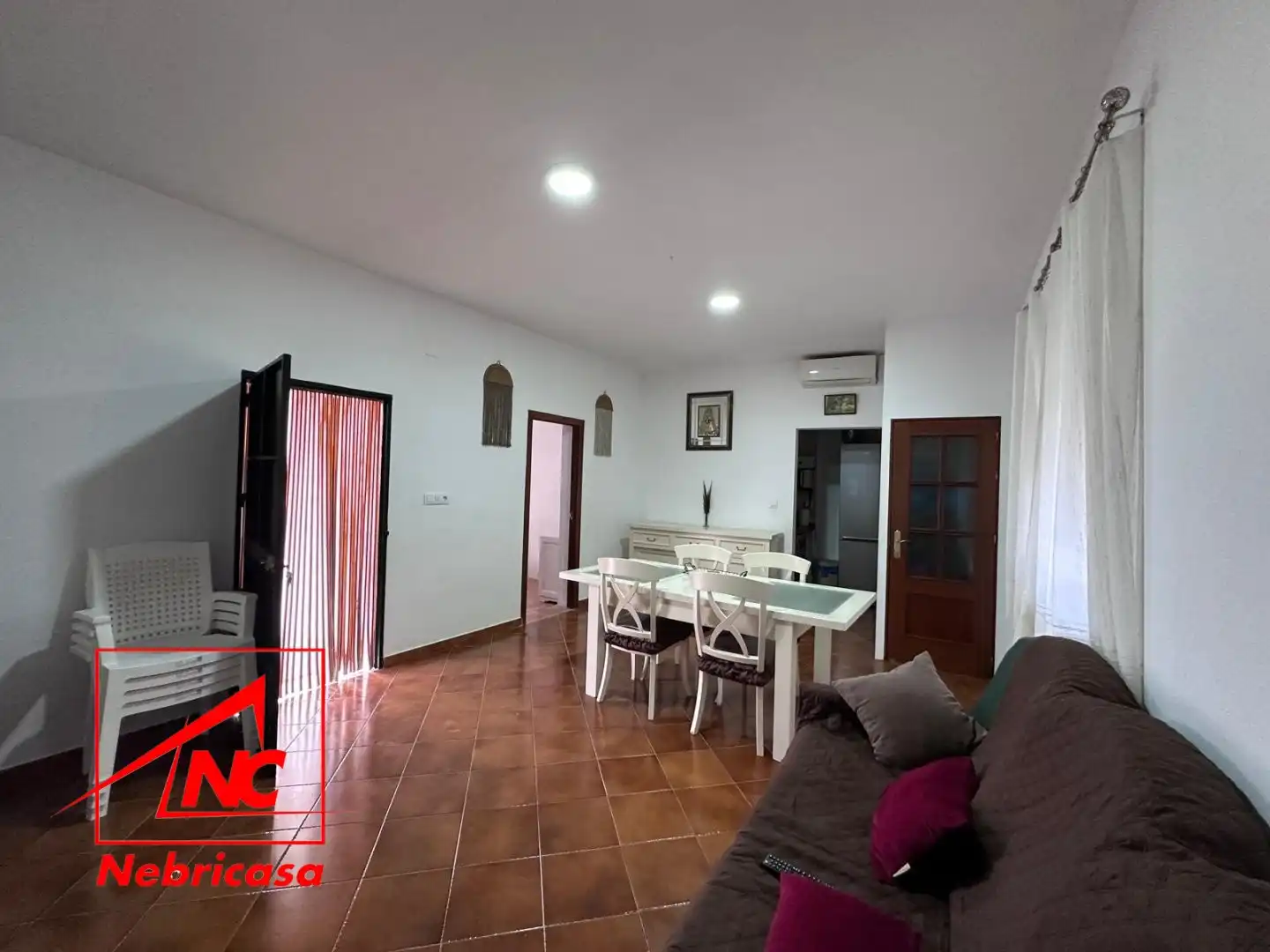 Sala d'estar de Finca rústica en venda en Lebrija amb Aire condicionat i Moblat