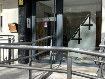 Piso con jardín en venta en Calle de Víctor de la Serna