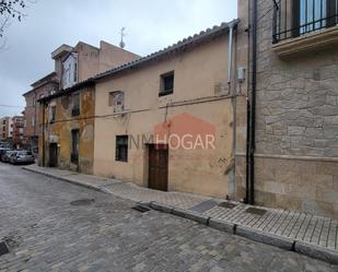 Vista exterior de Casa o xalet en venda en Ávila Capital amb Jardí privat i Traster