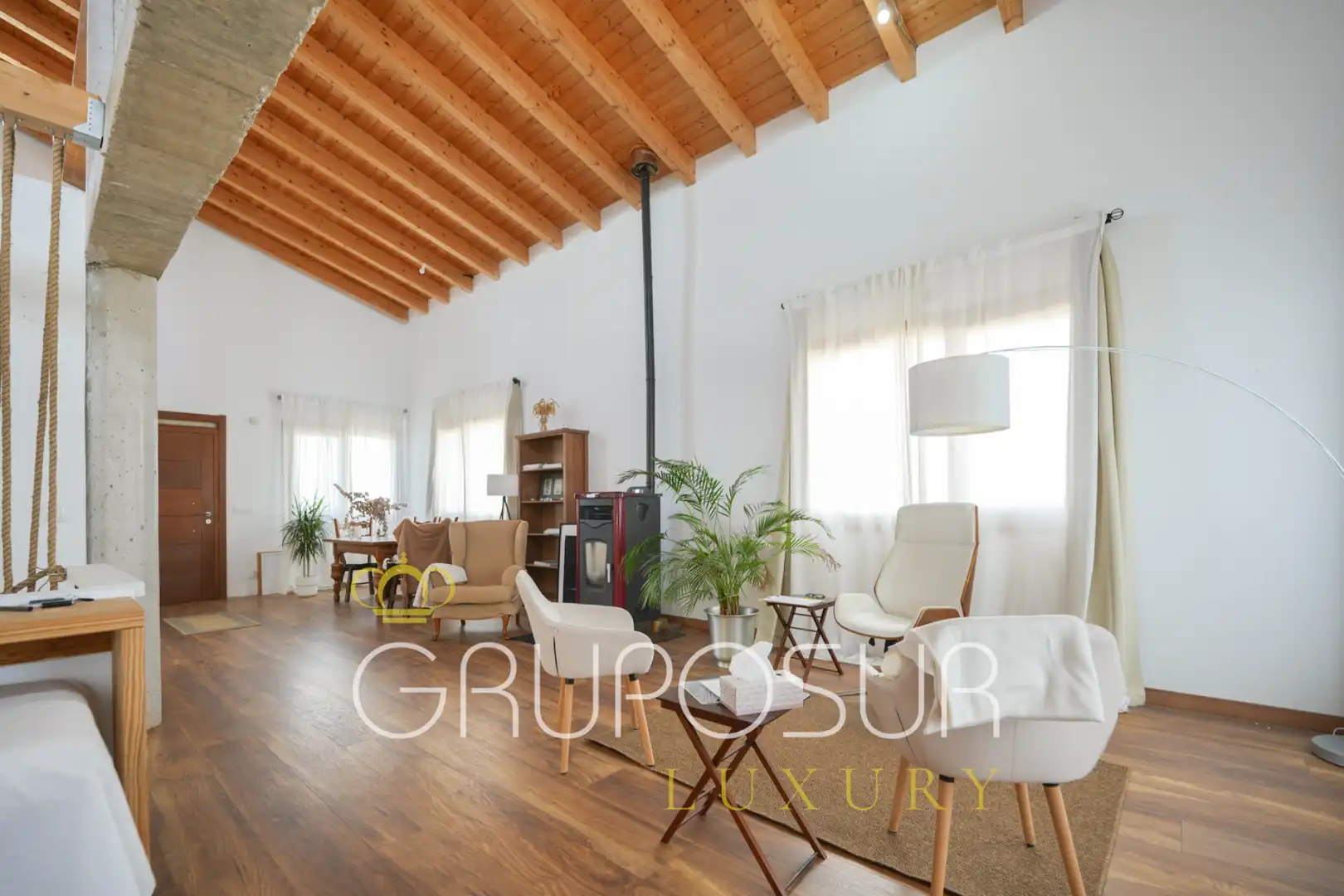 Wohnzimmer von Einfamilien-Reihenhaus zum Verkauf in Valladolid mit Klimaanlage, Heizung und Terrasse