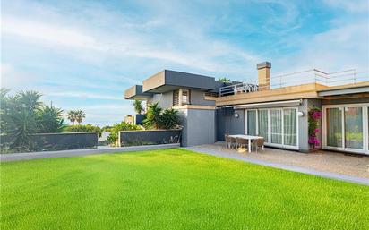 Vista exterior de Casa o xalet en venda en Dénia amb Aire condicionat, Jardí privat i Terrassa