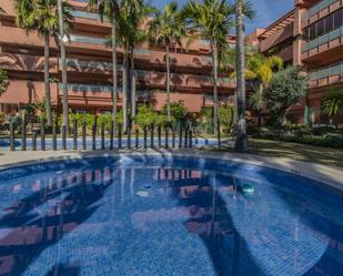 Piscina de Àtic en venda en Estepona amb Aire condicionat, Terrassa i Moblat