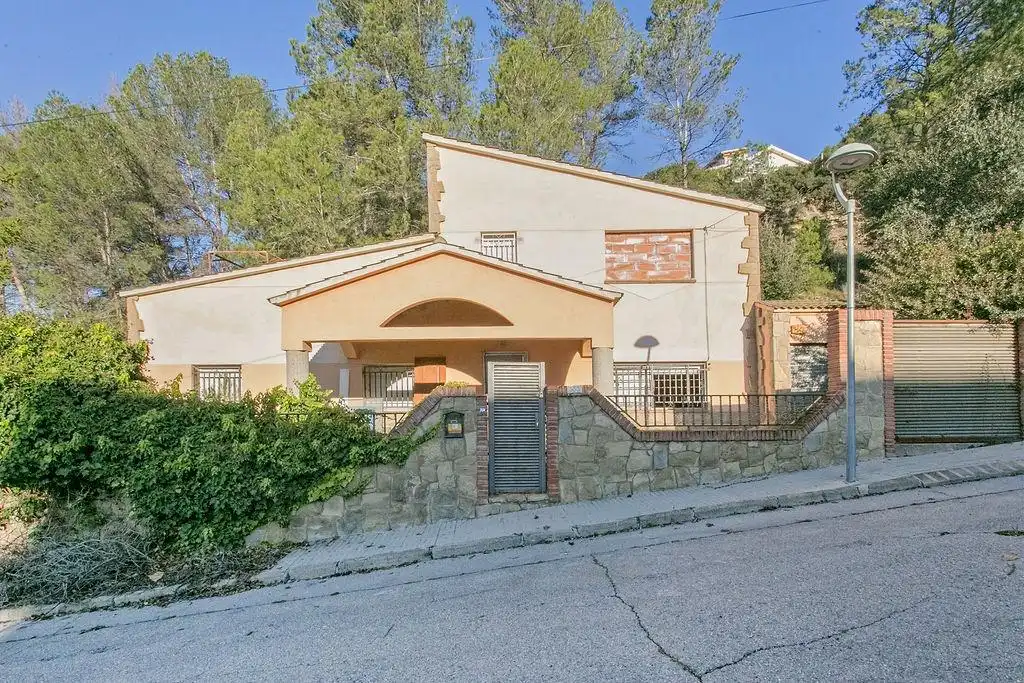 Vista exterior de Casa o xalet en venda en El Pont de Vilomara i Rocafort amb Terrassa i Balcó