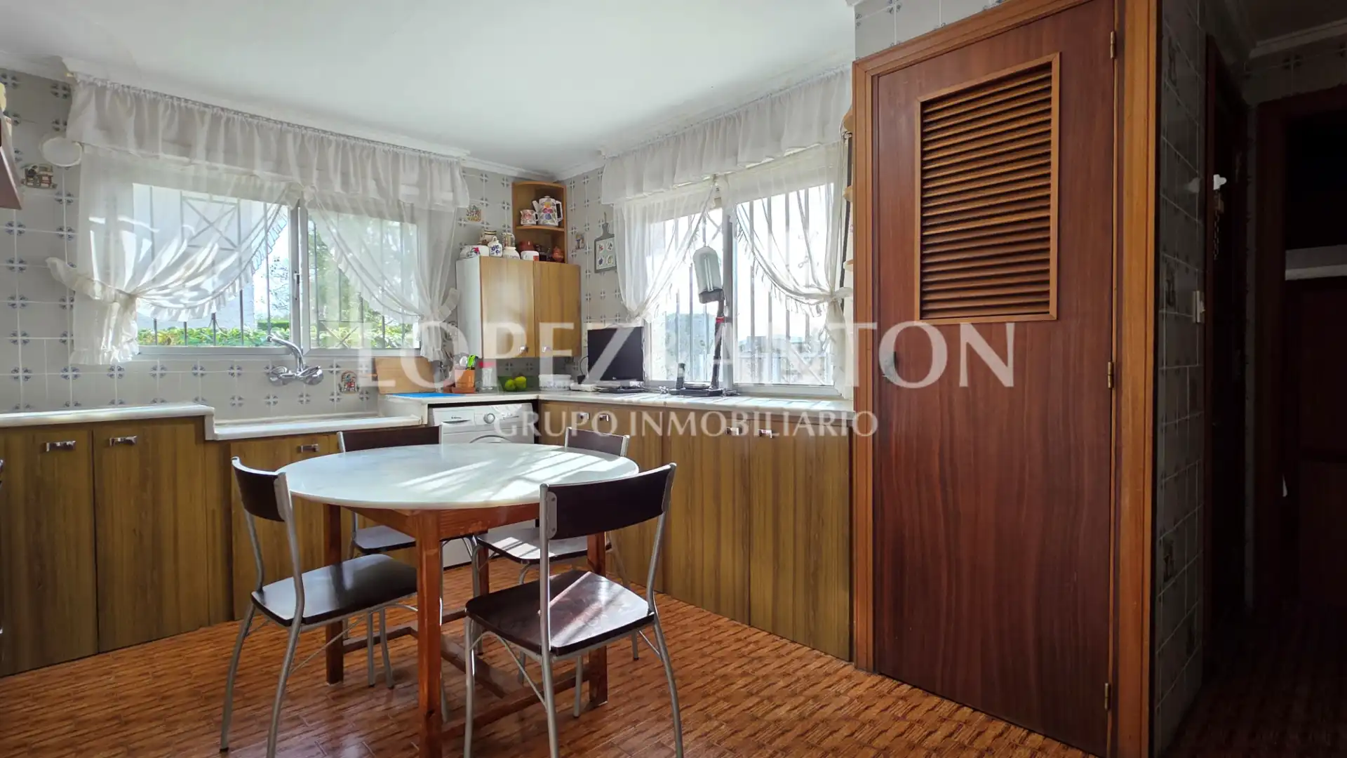 Kitchen of Houses for sale in L'Eliana  with Air Conditioner, Private garden and Terrace