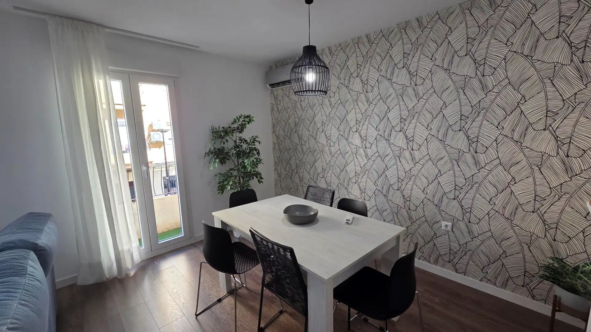 Comedor de Piso de alquiler en Valencia con Aire acondicionado, Amueblado y Horno