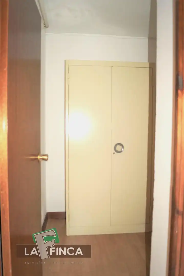 Schlafzimmer von Büro zum Verkauf in Oviedo 