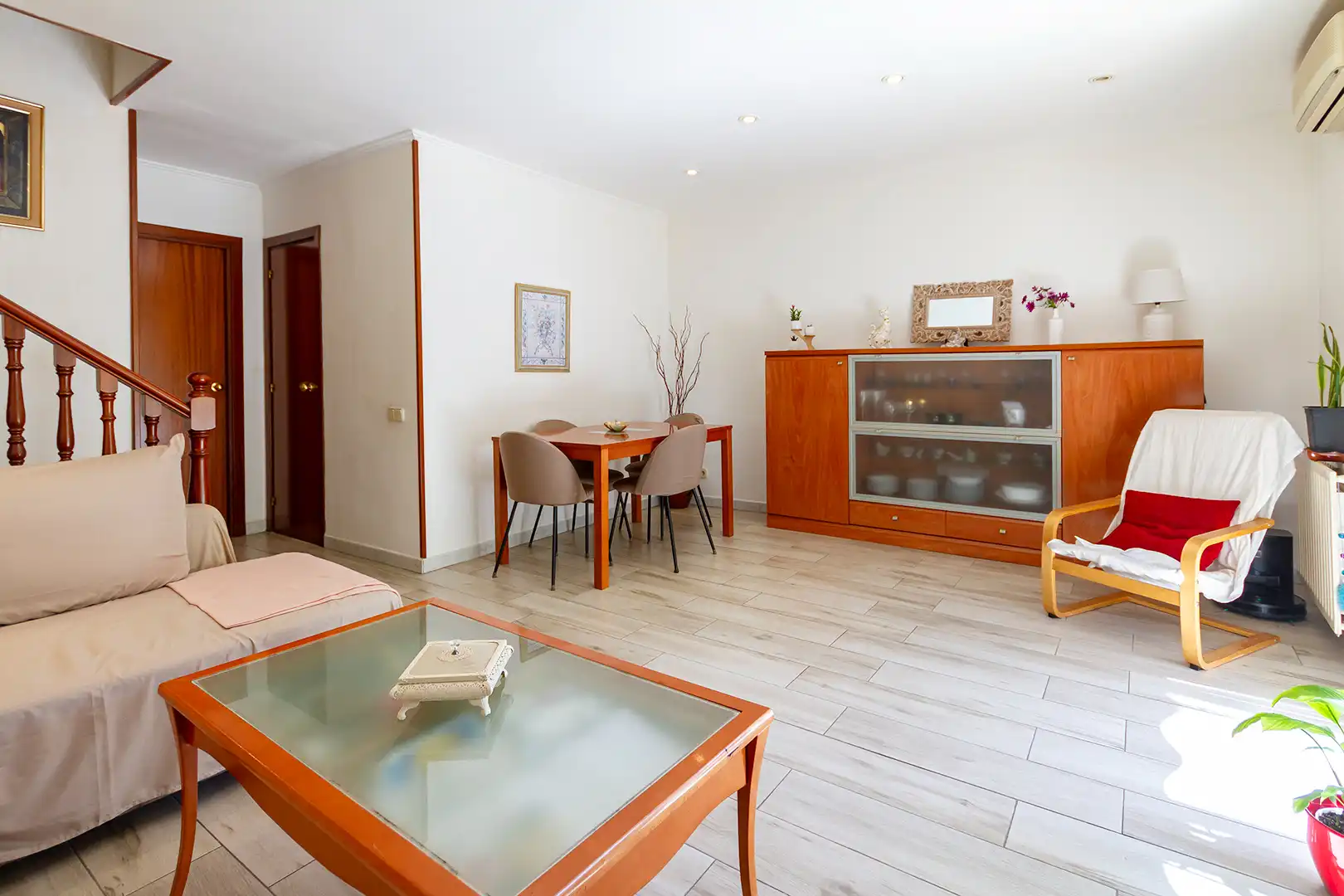 Sala de estar de Casa adosada en venta en Martorell con Calefacción, Jardín privado y Horno