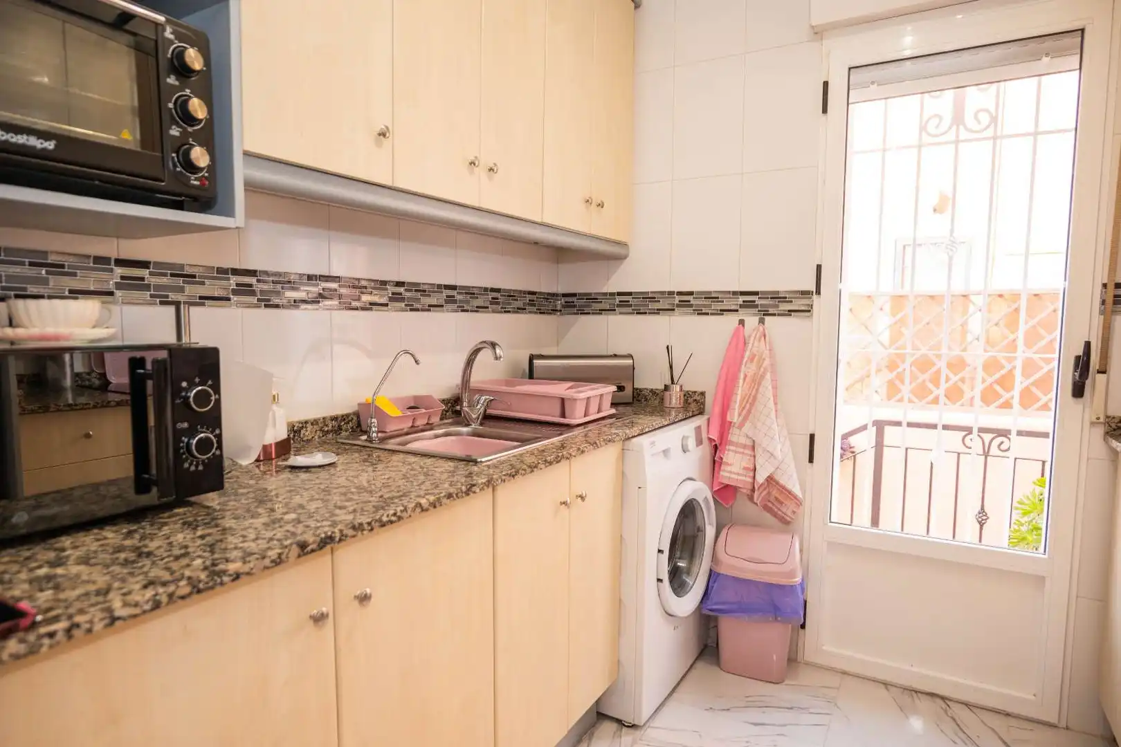 Cuina de Casa adosada en venda en Los Montesinos amb Aire condicionat, Jardí privat i Terrassa