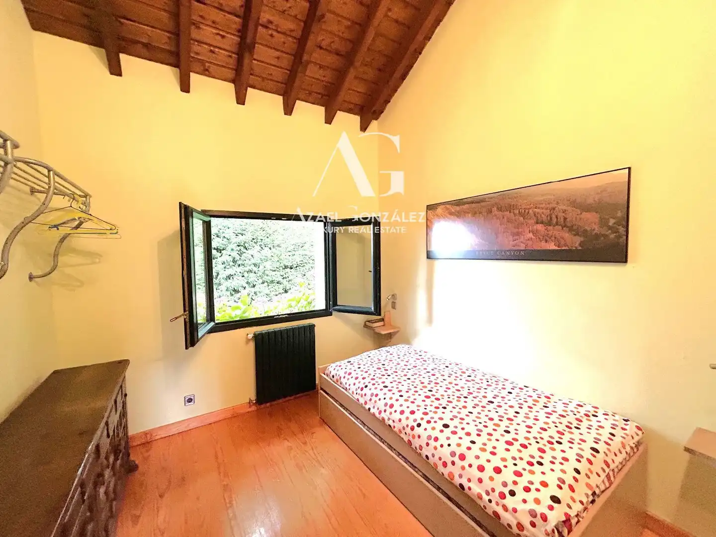 Dormitori de Casa o xalet en venda en Entrambasaguas amb Calefacció, Jardí privat i Traster