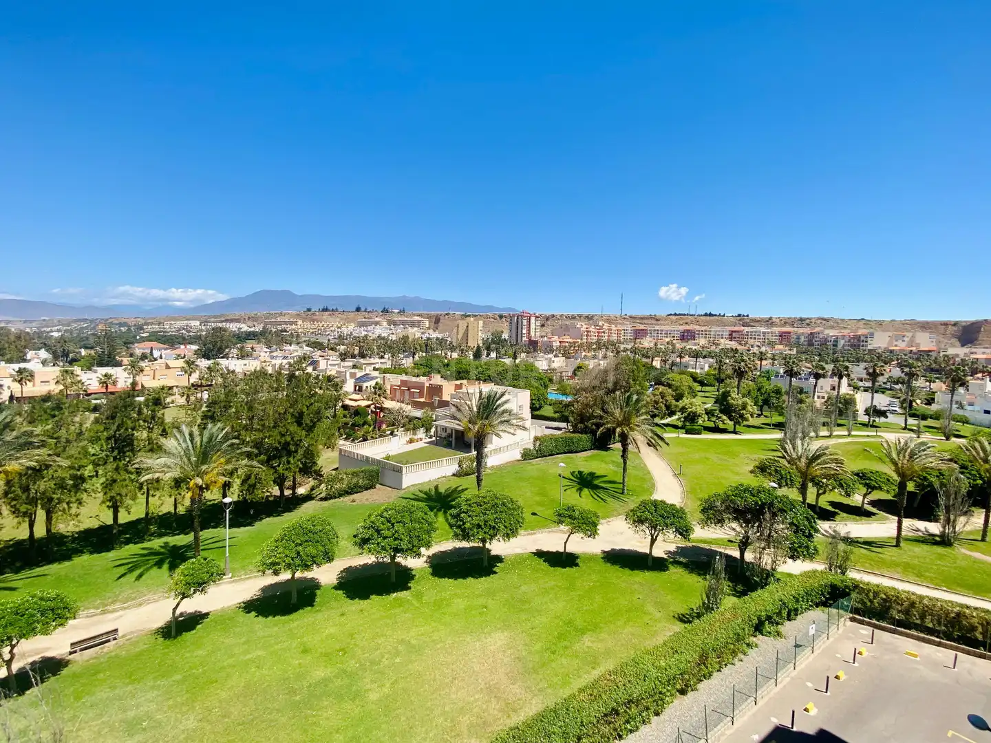 Vista exterior de Estudi en venda en El Ejido amb Aire condicionat, Balcó i Piscina comunitària