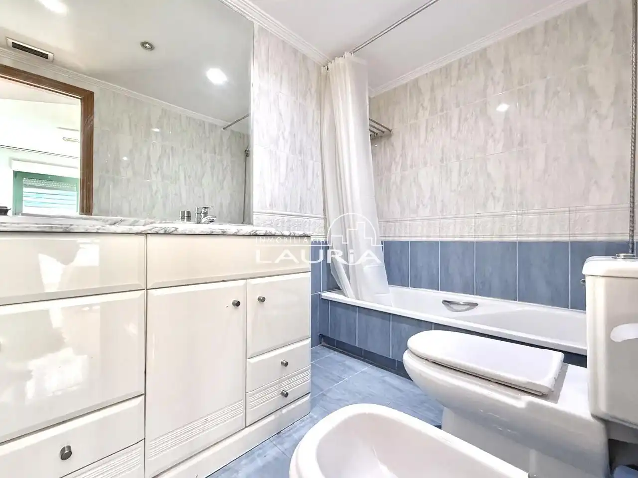 Badezimmer von Dachboden zum Verkauf in Valencia mit Klimaanlage und Terrasse