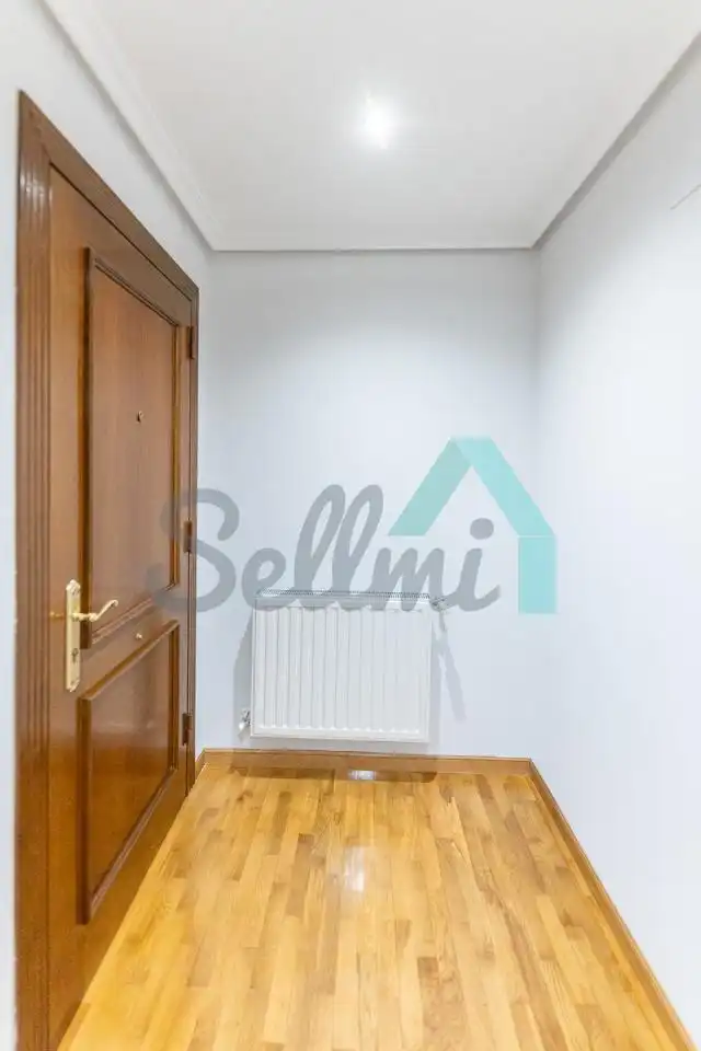 Piso de alquiler en Oviedo  con Calefacción, Parquet y Terraza