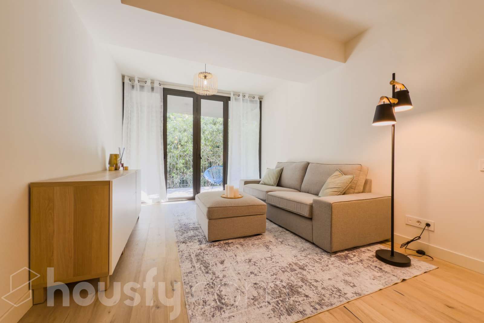 Living room of Apartment to share in  Barcelona Capital  with Air Conditioner and Terrace